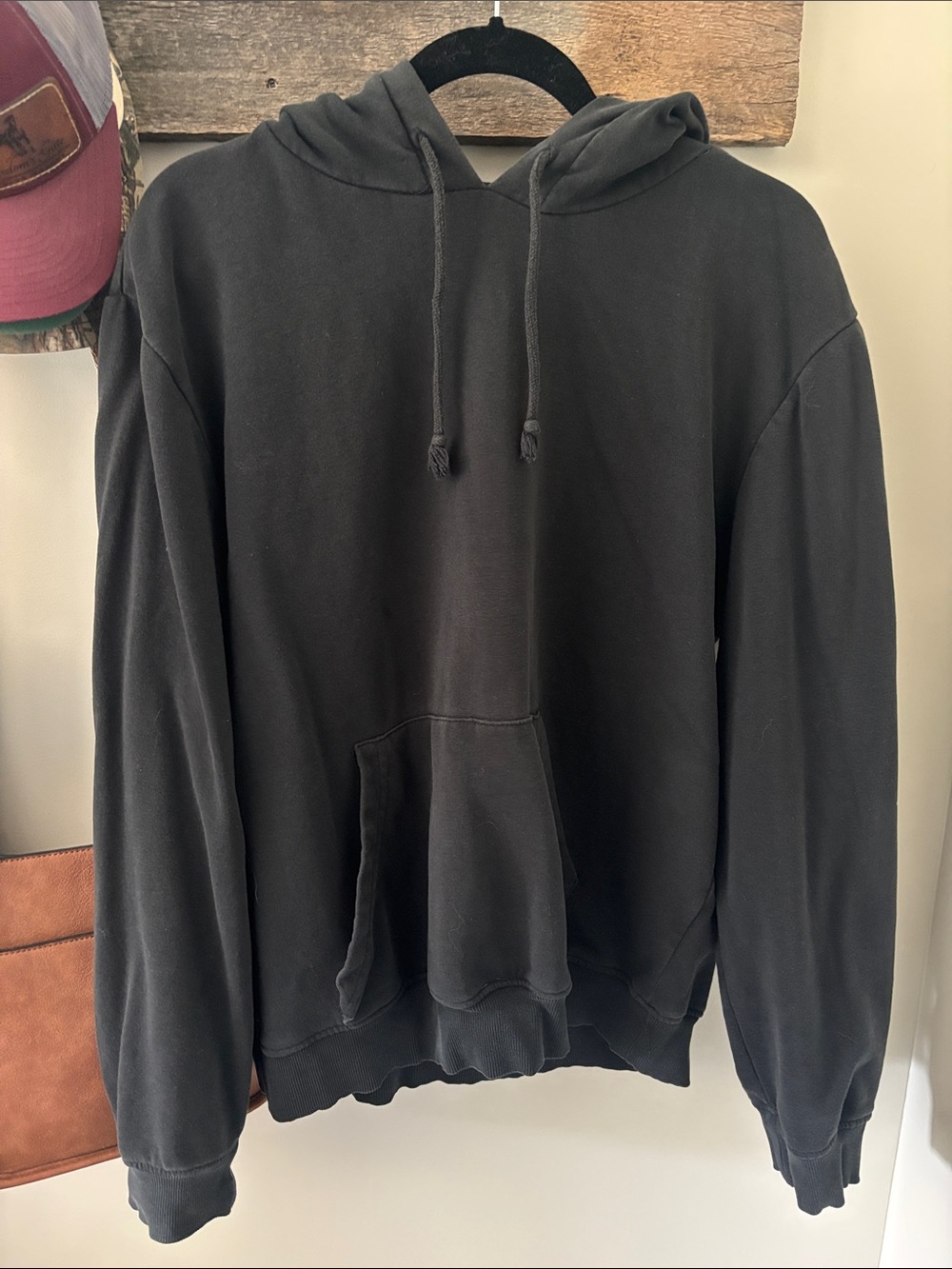 Black Pullover Hoodie - Classic Casual Sweatshirt